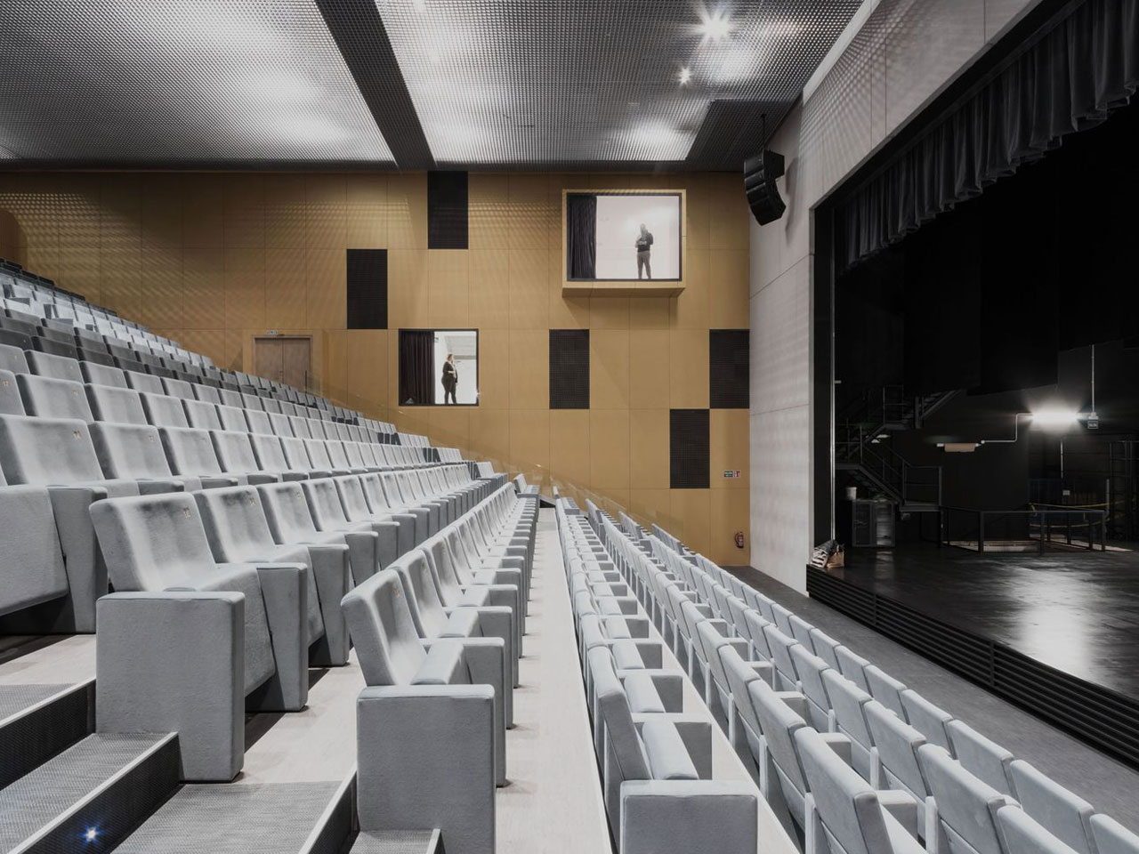 Arquitectura y naturaleza se dan la mano en la Casa de la Música y el Teatro de Arroyo, en Valladolid