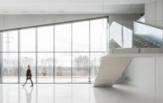 Arquitectura y naturaleza se dan la mano en la Casa de la Música y el Teatro de Arroyo, en Valladolid