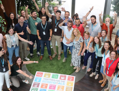 Los profesionales de Hozono Global ondean la bandera del desarrollo sostenible en el octavo aniversario de los ODS
