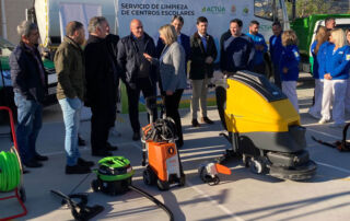 El nuevo servicio de limpieza en colegios de Cartagena da empleo a unas 200 personas