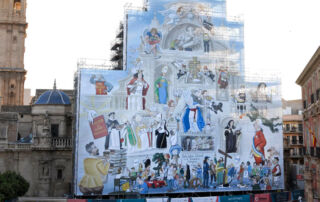 Orthem cubre el andamio de la Catedral con una lona que invita a descubrir los secretos ocultos tras los trabajos en curso