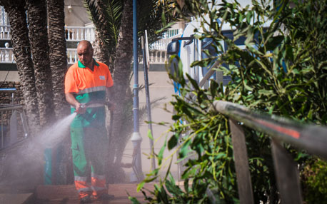 Entorno Urbano refuerza la limpieza viaria y la recogida de residuos durante el Carnaval de Águilas