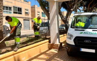 Níjar impulsa el mantenimiento de sus zonas verdes con más personal, nuevos vehículos y tecnología sostenible
