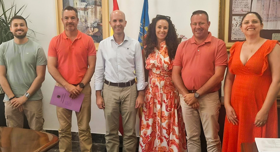 Catral refuerza la limpieza viaria con un servicio sostenible y adaptado a las necesidades del municipio