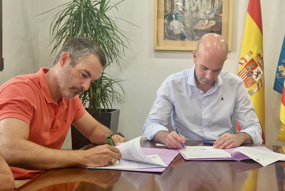 Catral refuerza la limpieza viaria con un servicio sostenible y adaptado a las necesidades del municipio