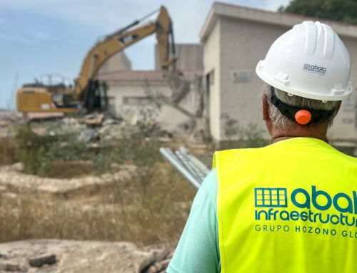 Comienzan las obras de rehabilitación del edificio de la Fábrica de Hielo con el derribo del Grupo de Empresas de las Salinas