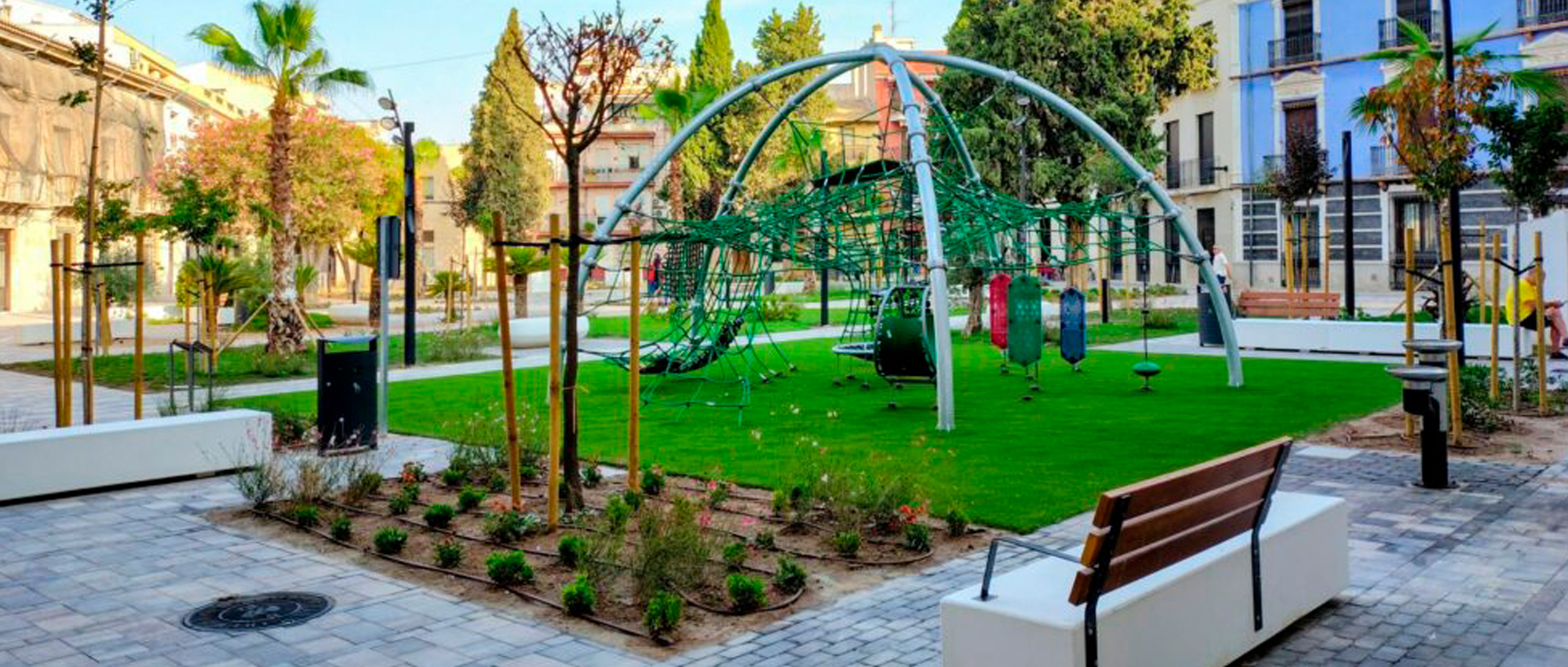 La Plaza de Las Malvas de Villena se abre al público como refugio climático y espacio cultural