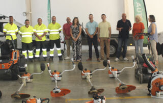Denia refuerza el servicio de desbroce y mantenimiento de sus zonas verdes con el doble de personal y nueva maquinaria