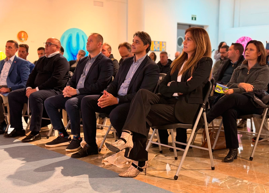 Archena refuerza la limpieza, el reciclaje y el cuidado de sus zonas verdes con un nuevo servicio integral más eficiente Archena refuerza la limpieza, el reciclaje y el cuidado de sus zonas verdes con un nuevo servicio integral más eficiente