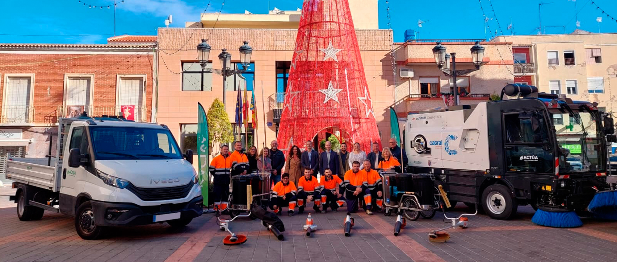 Catral presenta un servicio de limpieza viaria reforzado con más personal y tecnología avanzada