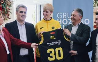 La sede del Grupo Hozono Global acoge la presentación oficial de Laura Gil