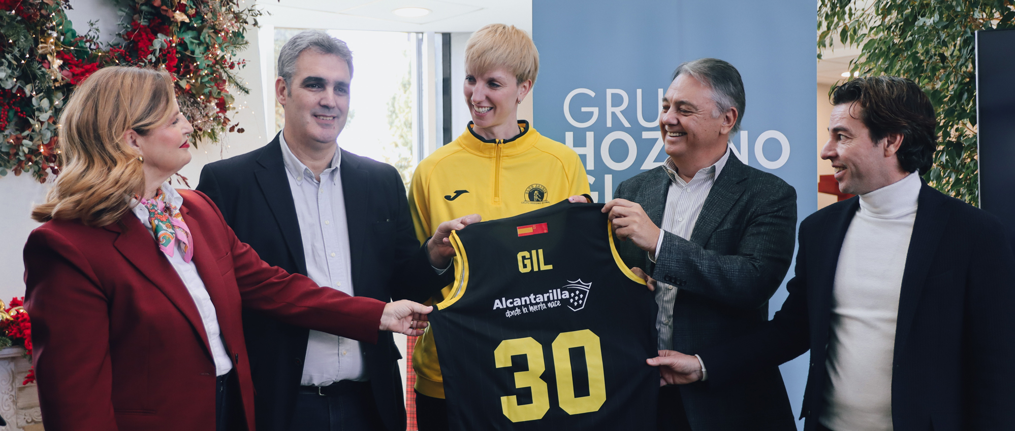 La sede del Grupo Hozono Global acoge la presentación oficial de Laura Gil