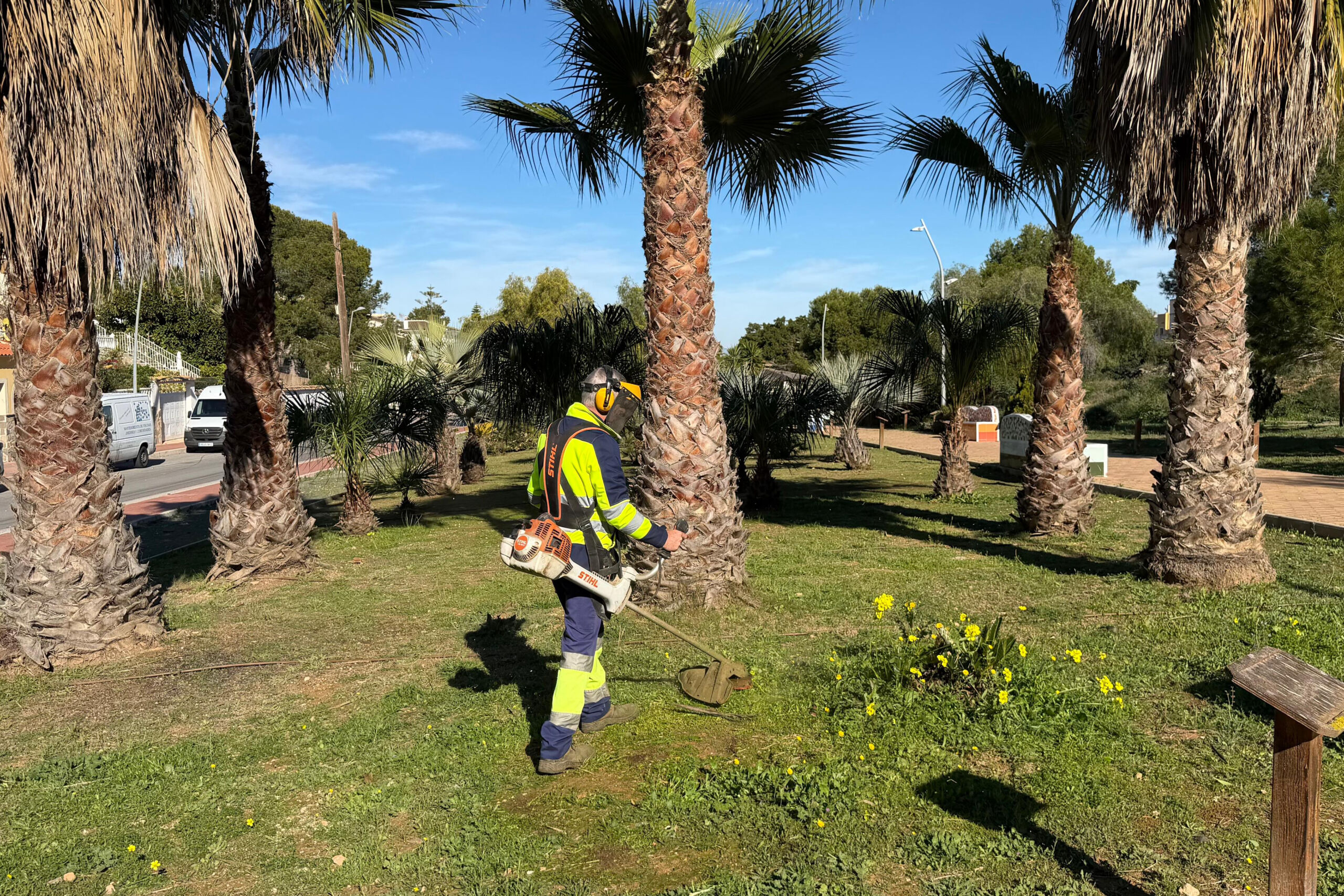 Actúa realiza una actuación integral de mantenimiento en el Parque Reina de la Sal de Torrevieja Actúa realiza una actuación integral de mantenimiento en el Parque Reina de la Sal de Torrevieja