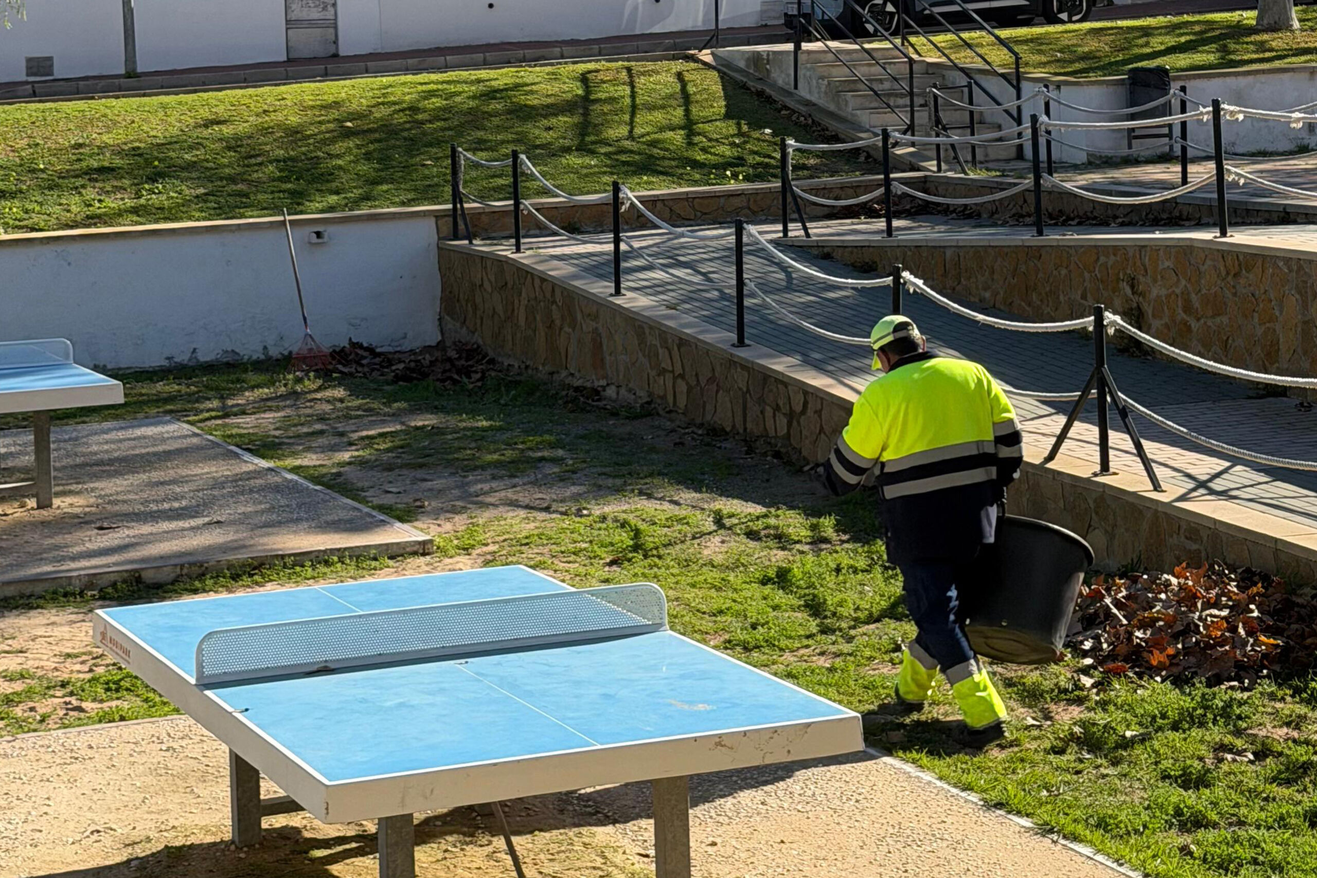 Actúa realiza una actuación integral de mantenimiento en el Parque Reina de la Sal de Torrevieja Actúa realiza una actuación integral de mantenimiento en el Parque Reina de la Sal de Torrevieja