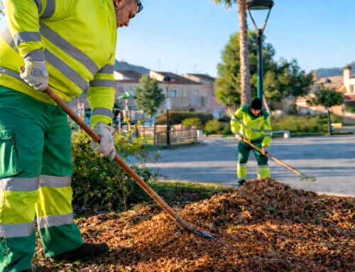 Cartagena mejora sus zonas verdes con un plan de aporte de triturado vegetal