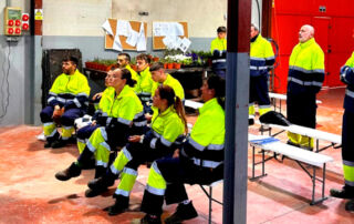 Profesionales de Actúa de la provincia de Alicante se forman en el uso seguro de maquinaria de jardinería y trabajos en altura