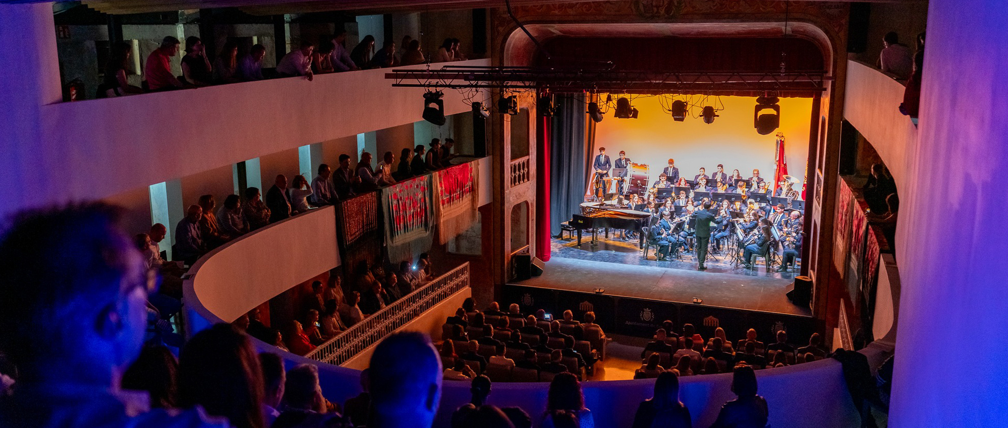 Carlet recupera su corazón cultural con la inauguración del renovado Teatro El Siglo