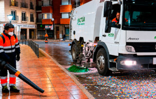 El operativo de limpieza de San Isidro recoge 55 toneladas de residuos en Yecla
