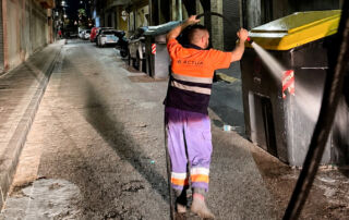 Alcantarilla refuerza la limpieza de sus calles con un dispositivo especial durante el verano