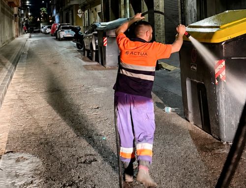 Alcantarilla refuerza la limpieza de sus calles con un dispositivo especial durante el verano
