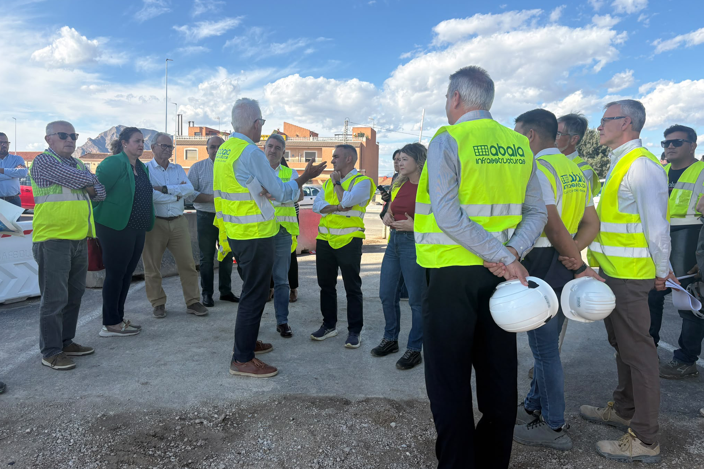 Avanzan las obras de protección frente a inundaciones en el Hospital Comarcal de la Vega Baja Avanzan las obras de protección frente a inundaciones en el Hospital Comarcal de la Vega Baja