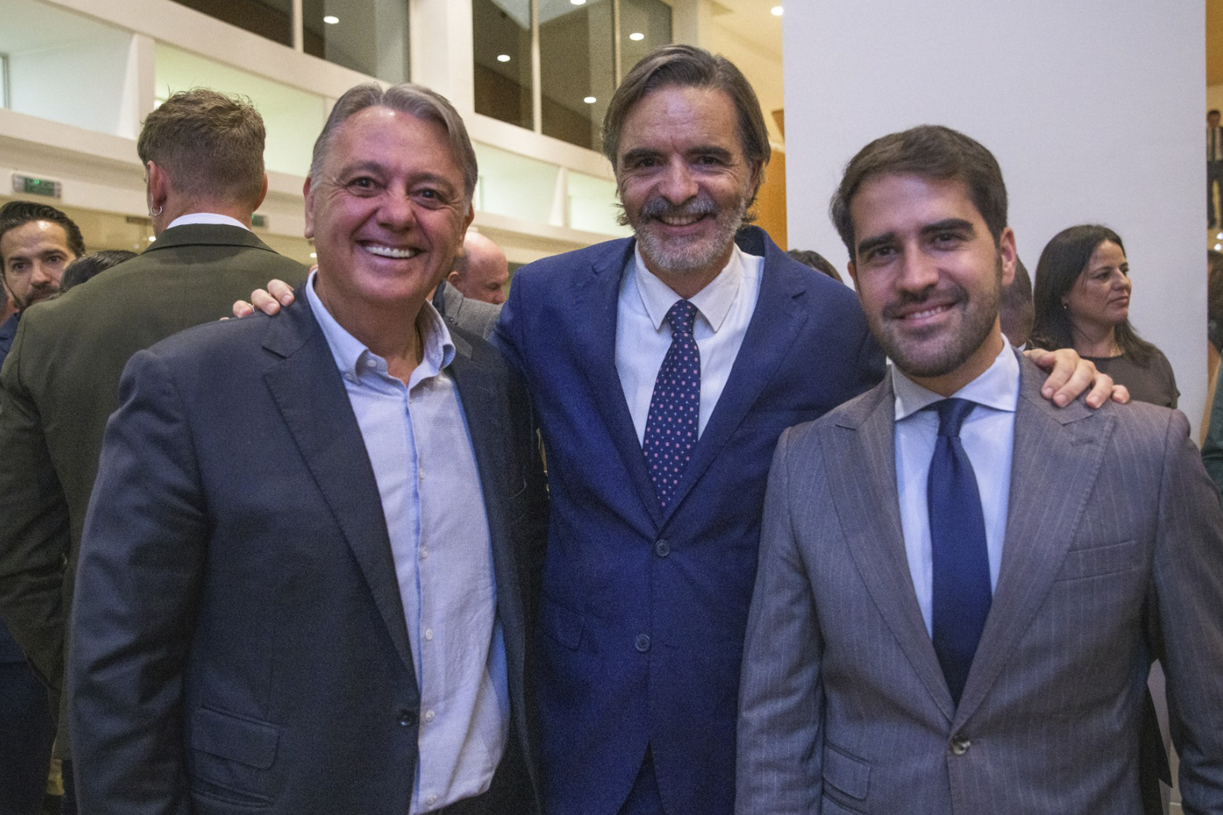 El Grupo Hozono Global celebra los méritos de cinco trayectorias ejemplares El Grupo Hozono Global celebra los méritos de cinco trayectorias ejemplares
